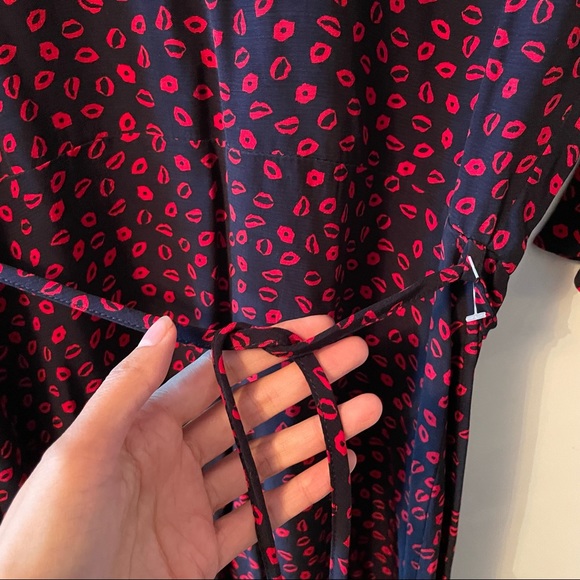 NWT TopShop Lip Print Open Back Dress - Picture 5 of 8